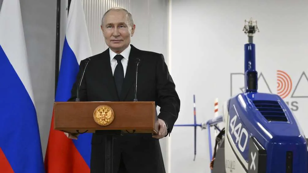Vladimir Putin ha estado negociando el fin de la guerra con Trump/AP