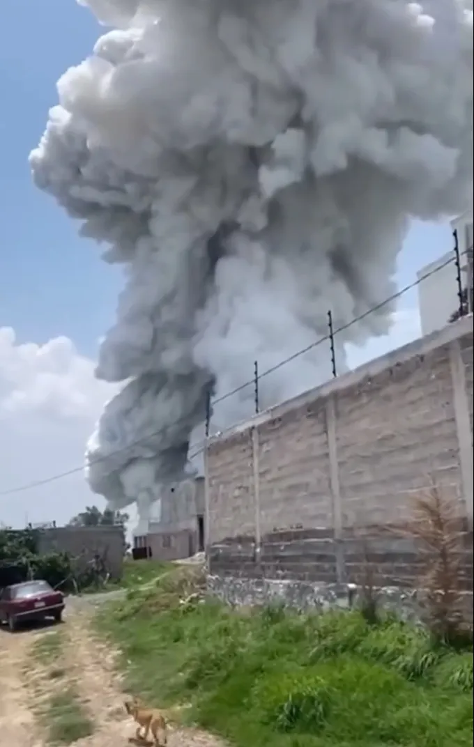 La columna de humo podría ser vista a kilómetros / Redes Sociales