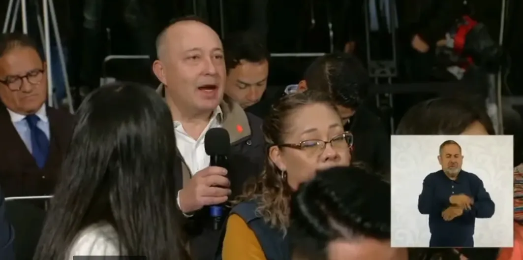 Un reportero de TV Azteca cuestionó a la presidenta de tirar línea a Grupo Salinas / Redes Sociales