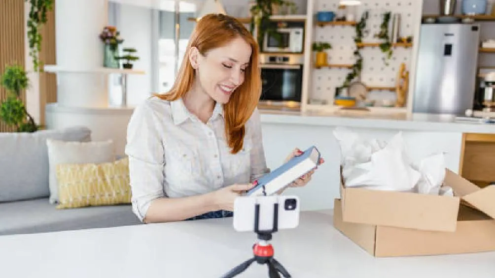 Se recomienda elegir bien con qué personas realizarás tu compra/Pixabay