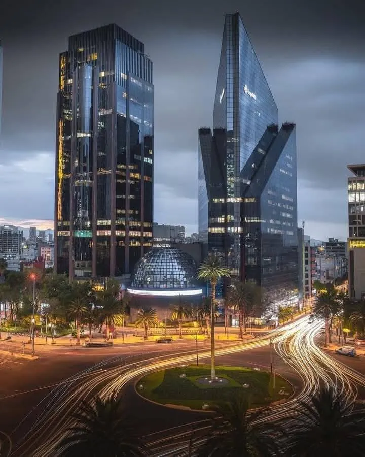 Los pesados edificios también afectan el delicado suelo / Especial