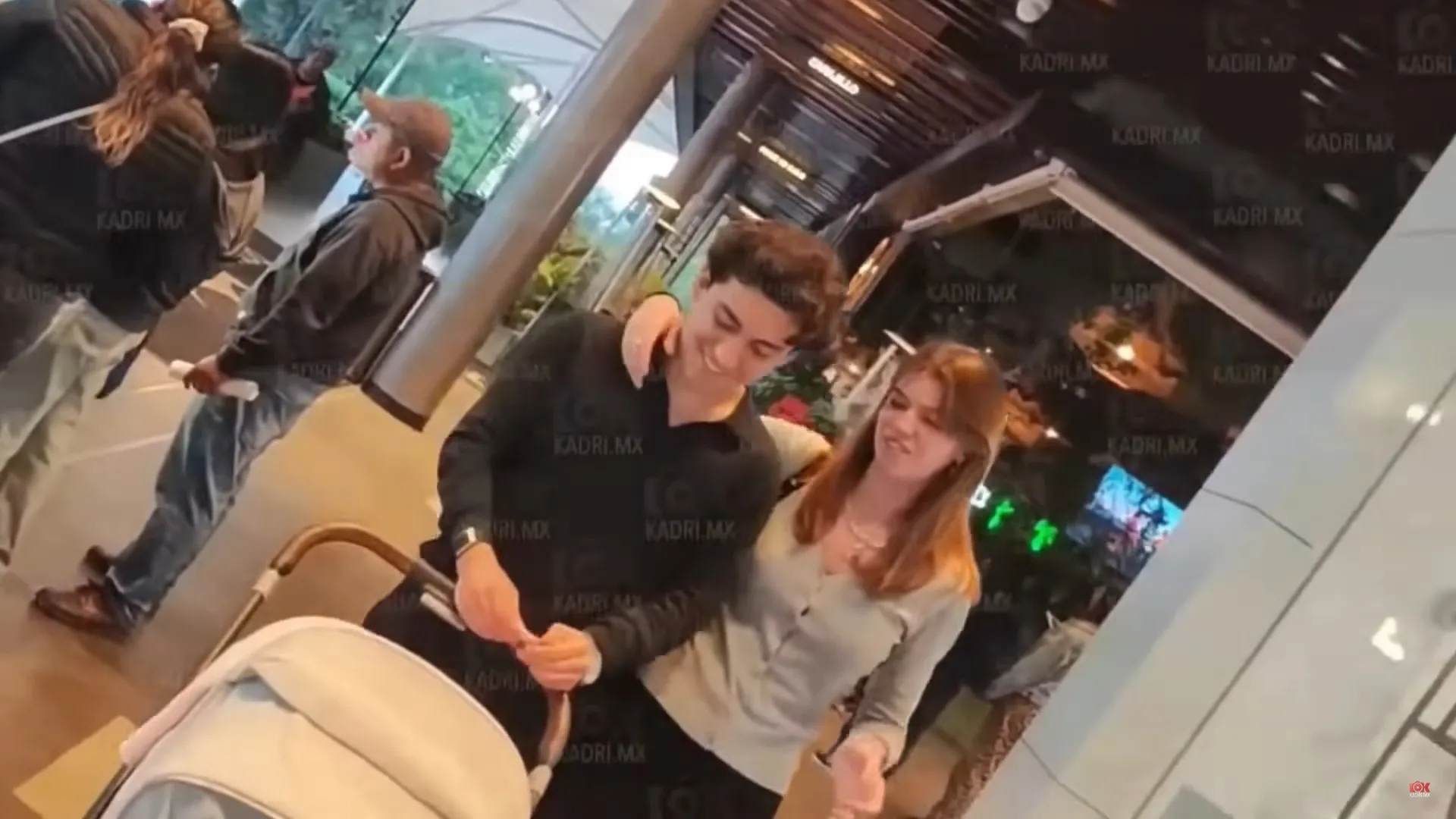 Valentine se ve contenta junto a su pareja / YT: @Kadri.mx