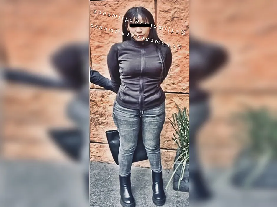 La mujer venezolana trató de robarse una bolsa Carolina Herrera / X: @c4jimenez