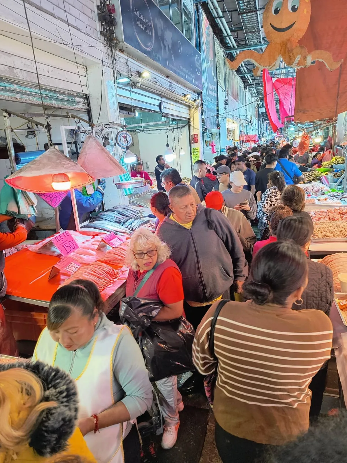 Se busca la seguridad de los visitantes al momento de sus compras / FB: @NuevaViga