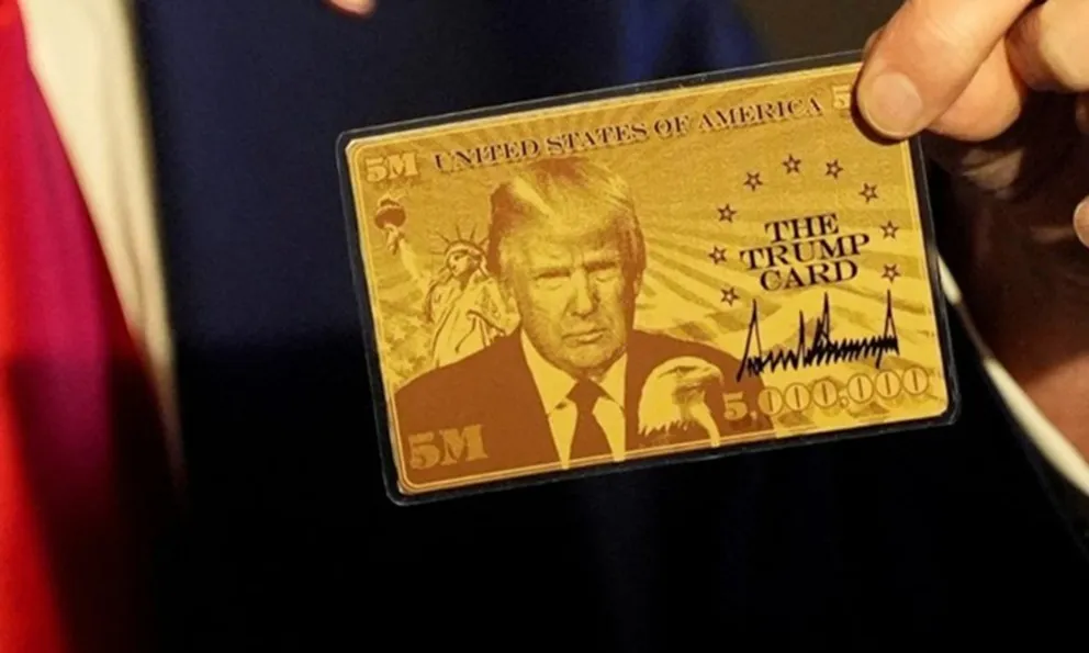 El mandatario plasmó su rostro en la Visa Dorada / Redes Sociales