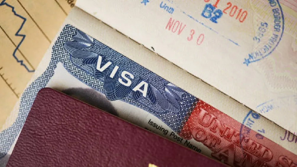 El gobierno de Estados Unidos, bajo la presidencia de Donald Trump, ha emitido una nueva orden ejecutiva para suspender temporalmente la emisión de visas a extranjeros/iStock