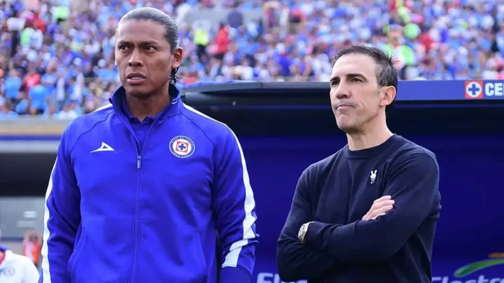 Vicente Sánchez junto a Joel Huiqui | MEXSPORT