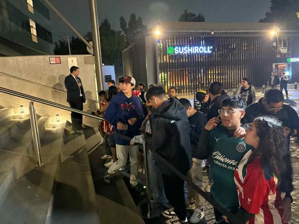 Muy pocos aficionados asistieron al hotel de concentración de Chivas