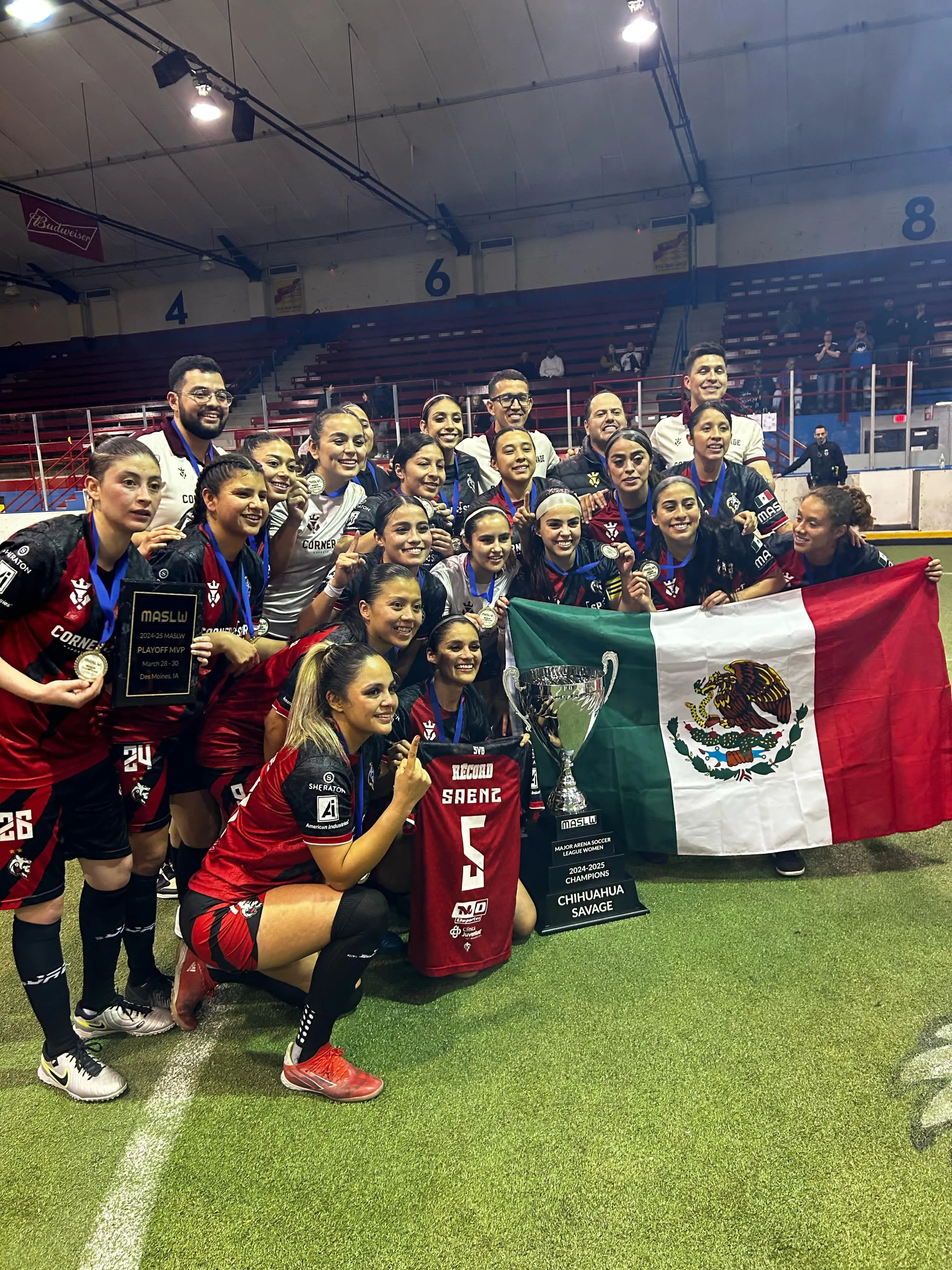 Savage se coronó en la rama femenil