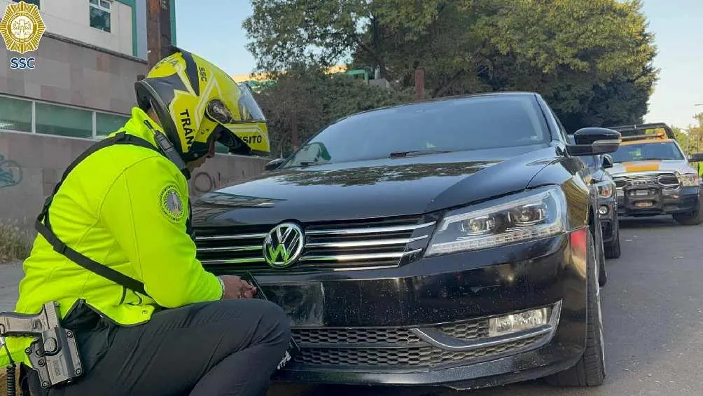 La policía de tránsito de la CDMX está poniendo especial atención a los portaplacas/SSC
