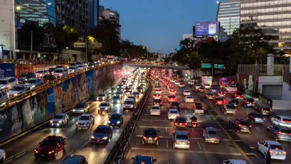 Por la CDMX a diario circulan millones de automóviles/Pixabay
