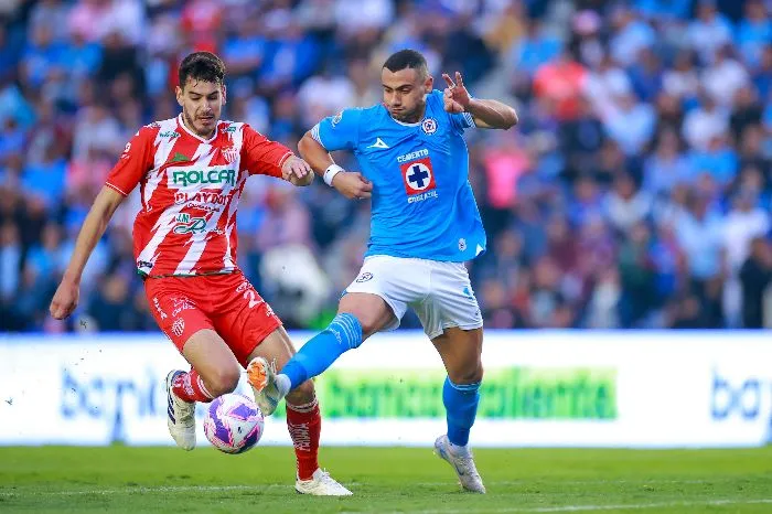 Montes en un partido de Necaxa