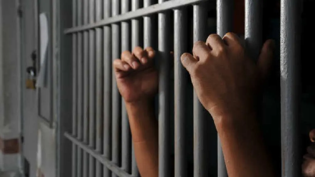 La pena para quien venda alcohol a menores sería de 12 años de prisión/Pixabay