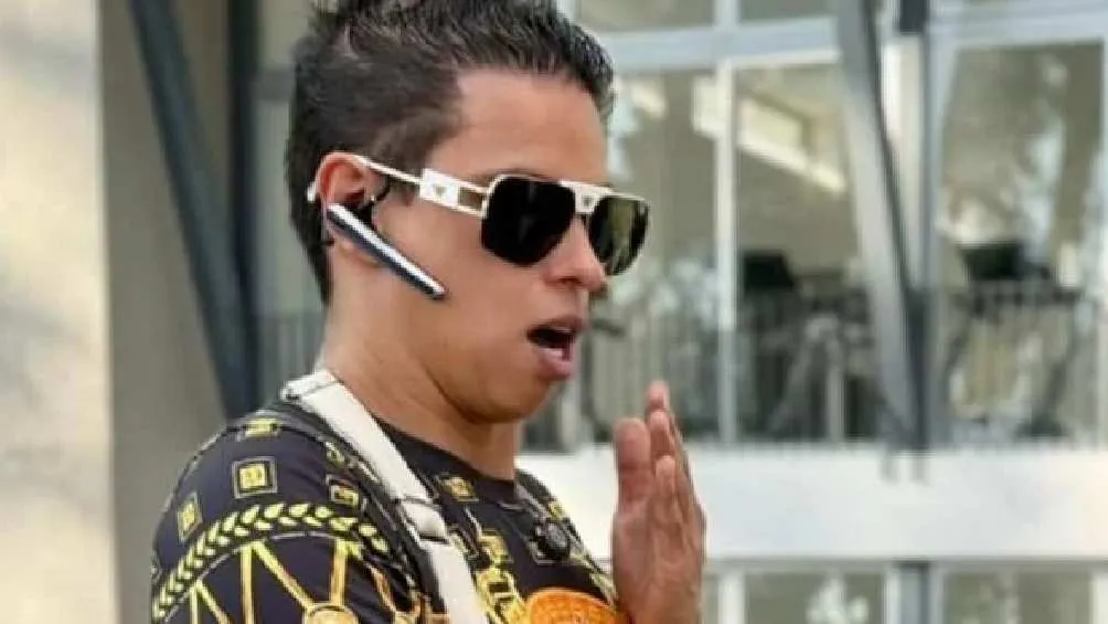 Alex 'N' es un famoso productor de películas para adultos/X