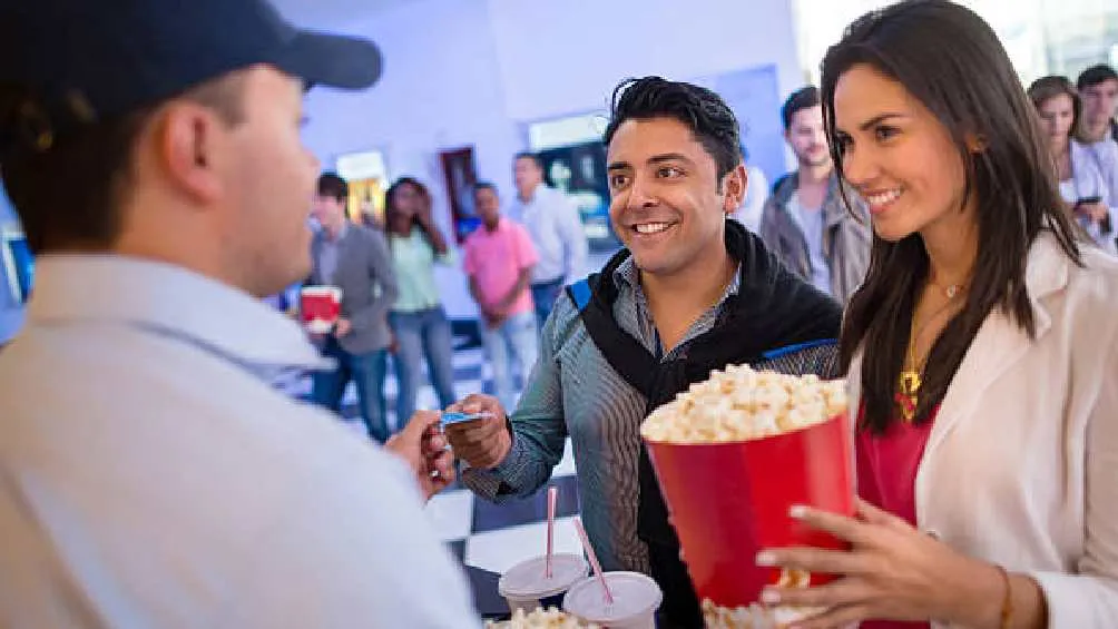Por ley los cines no te pueden obligar a consumir exclusivamente sus alimentos/Pixabay