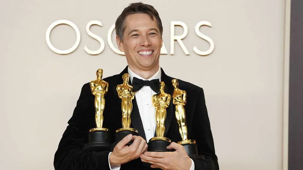 El director Sean Baker hizo historia al ganar cuatro Premios Oscar/AP