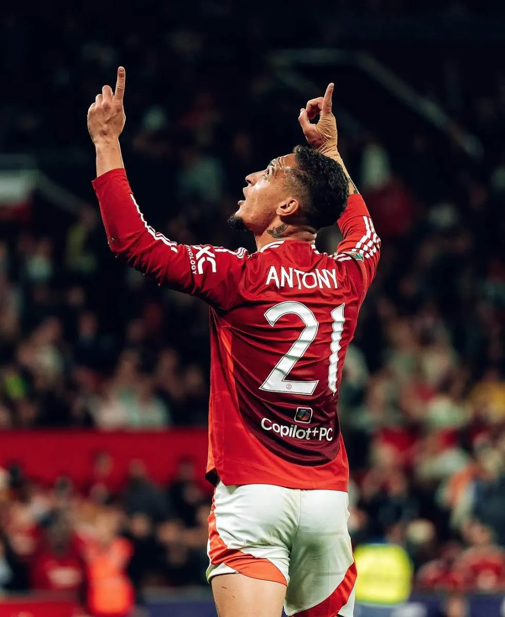 Antony en celebración con Manchester United