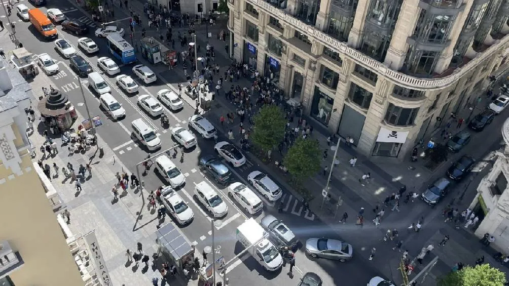 La falta de semáforos y transporte público ha generado un caos/X