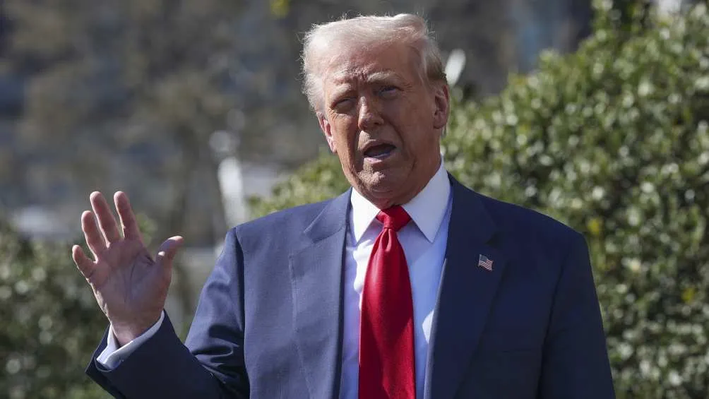 Donald Trump cumplió con su amenaza de imponer aranceles/AP