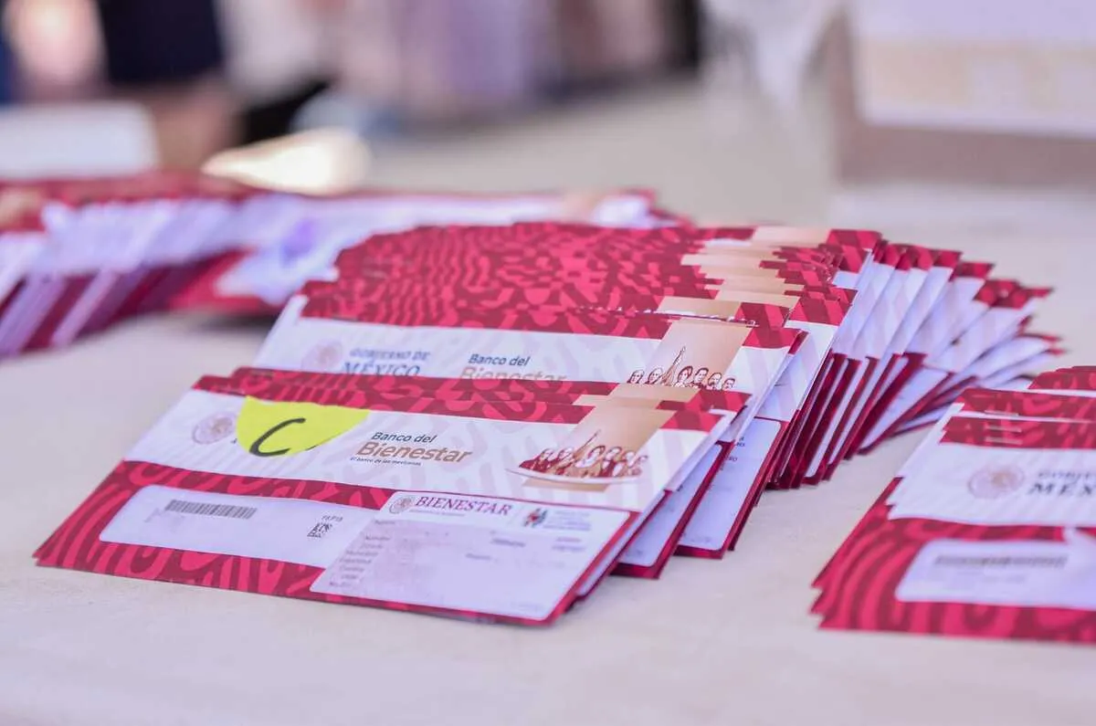 La beca es un esfuerzo para disminuir las cifras de abandonos de estudiantes en la secundaria / Redes Sociales