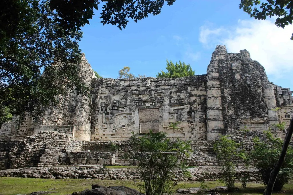 Zona arqueológica de Calakmul / Sustentur