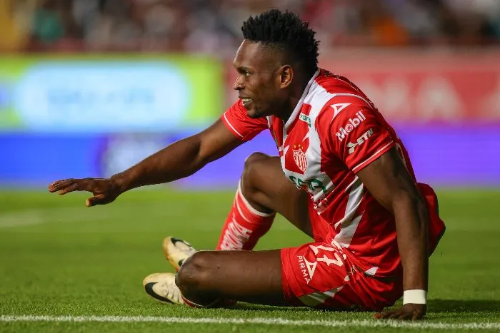 Diber Cambindo estará fuera varias semanas por un golpe en la cabeza