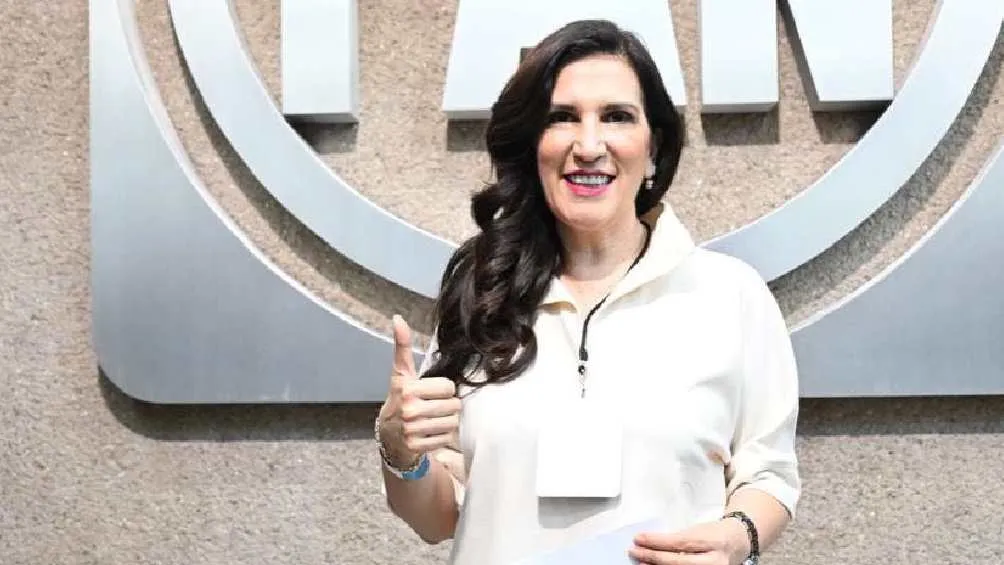Kenia López Rabadán es la diputada del PAN que propuso el cambio a México/X