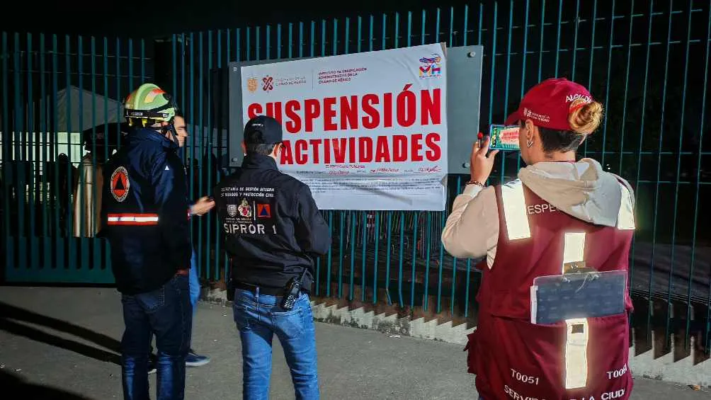 Desde la madrugada de hoy se colocaron sellos de suspensión en el lugar/X