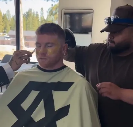 Canelo se puso una mascarilla de oro