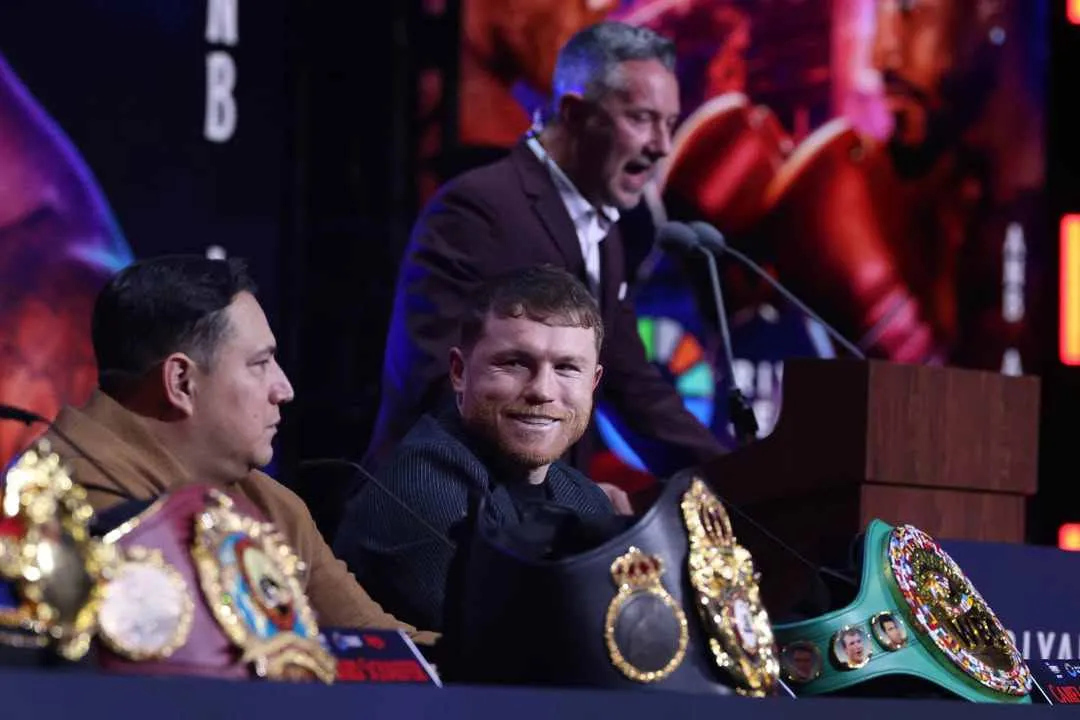 Canelo tuvo su primer careo con William Scull