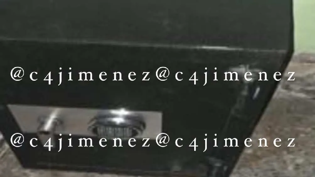 Los ladrones se llevaron una caja fuerte de la casa del empresario/X: @c4jimenez