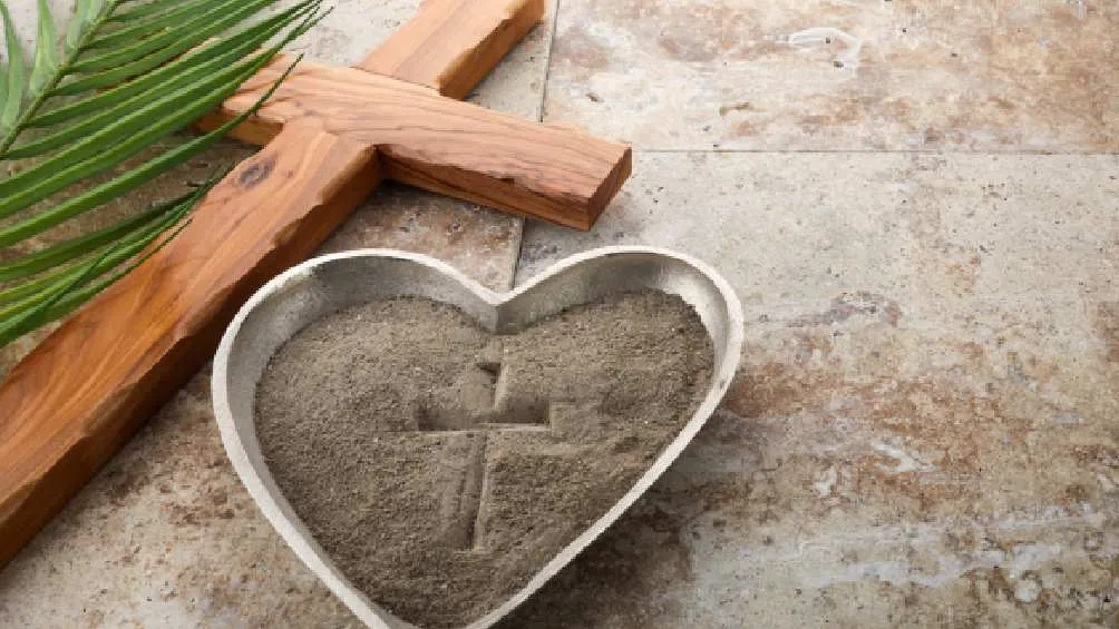 La ceniza se obtiene de la quema de ramos benditos del año anterior/X