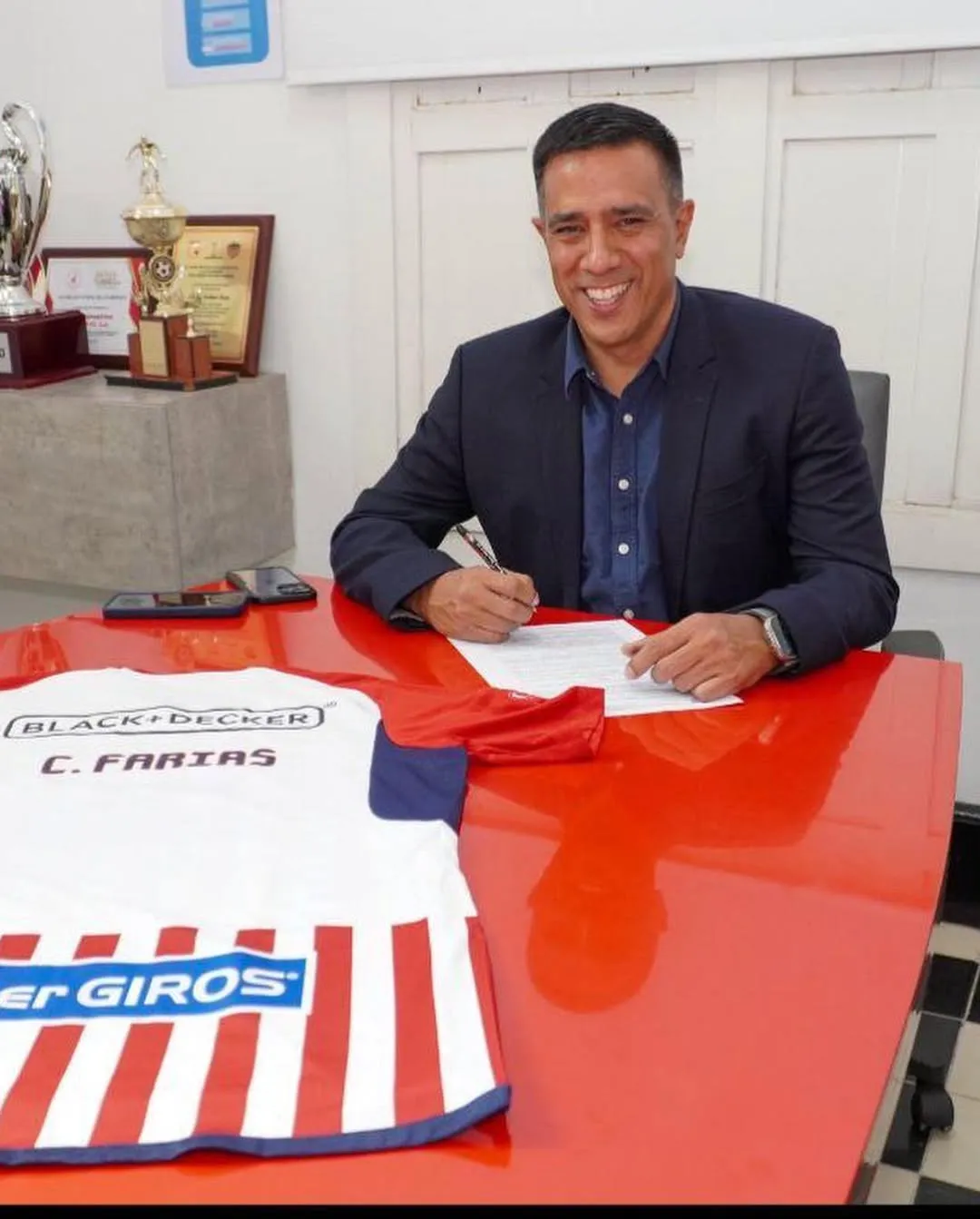 César Farías ha sido objeto de crítica por su actitud