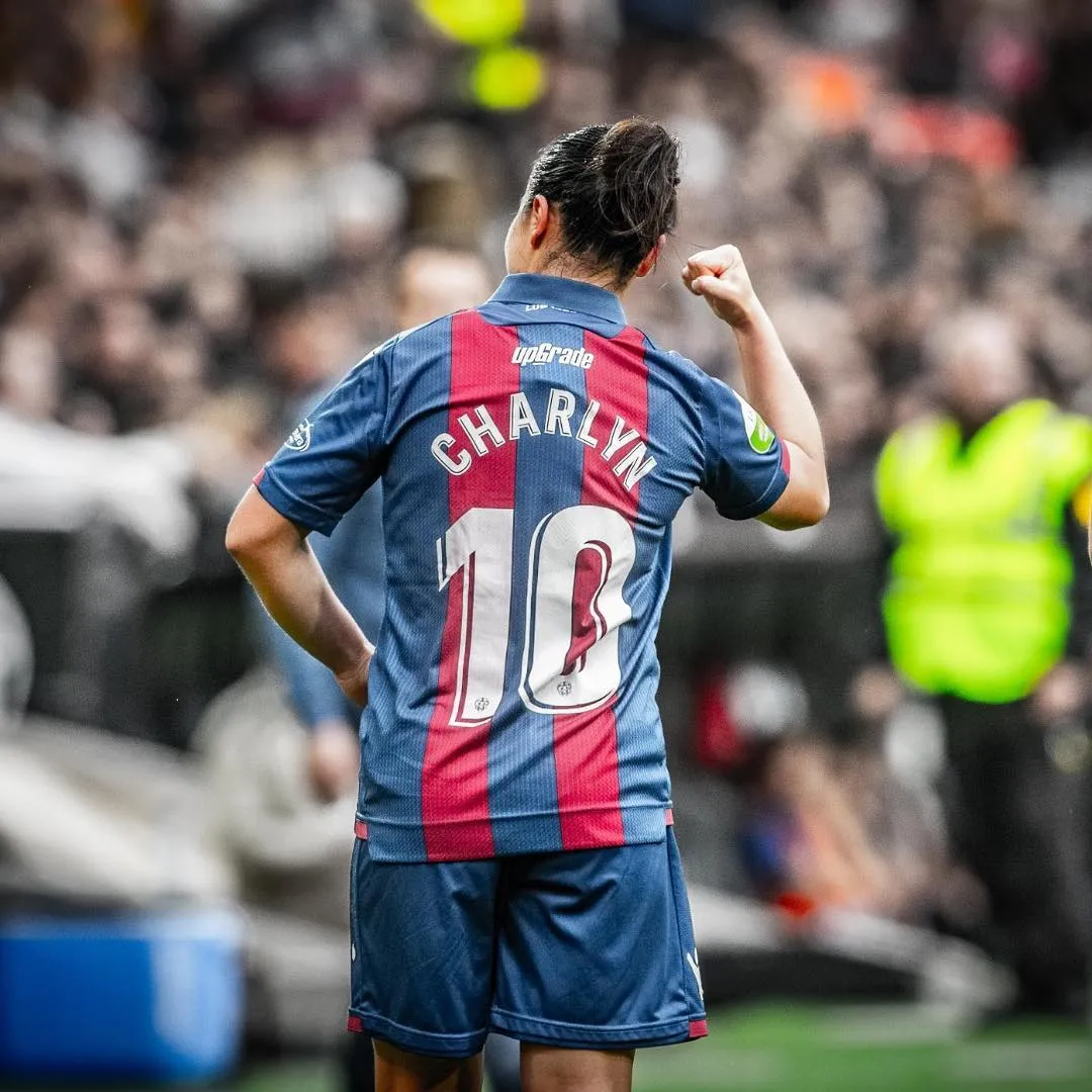 A pesar de ser Pichichi, Charlyn nunca ganó un título con Levante