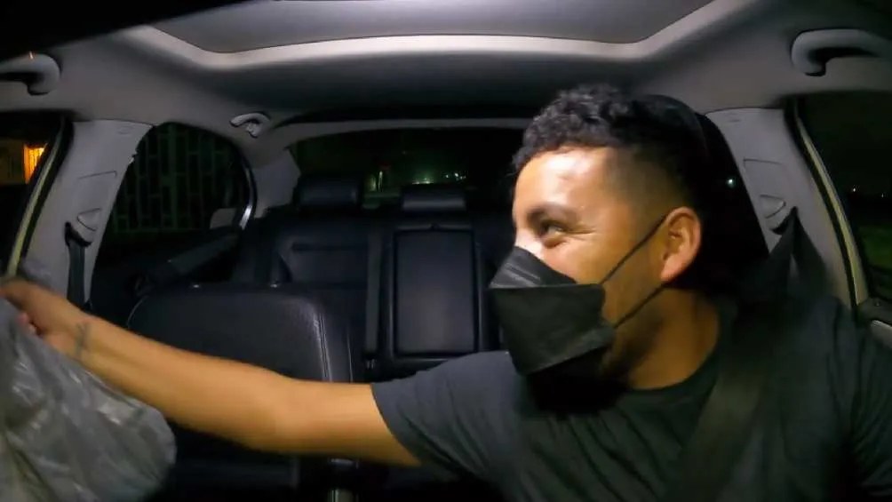 El chófer no sólo dio el recado que le pidieron, sino que hasta le agregó/TikTok: @richy_mx_