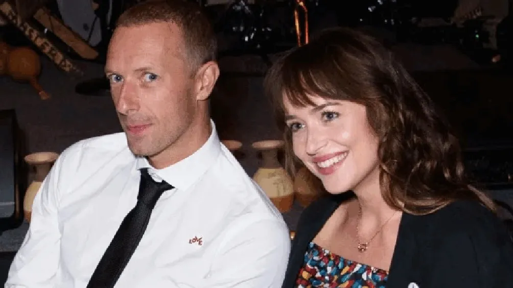 El vocalista de Coldplay, Chris Martin, y la actriz Dakota Johnson han puesto fin a su relación sentimental después de casi ocho años/Redes Sociales