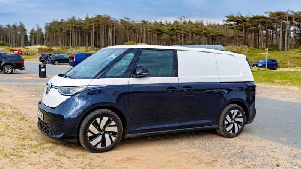 La nueva versión tiene líneas menos curvas, pero mantiene su tradicional parte frontal/Pixabay