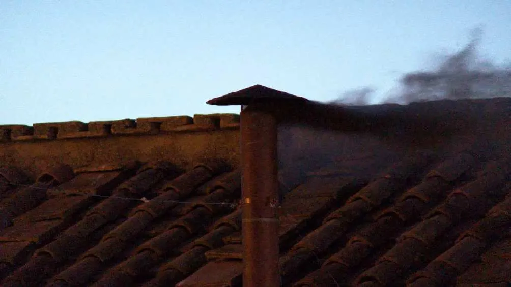 El humo negro significa que todavía no hay papa/X