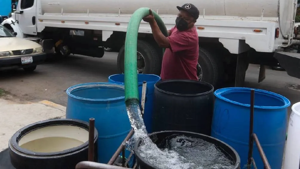 Los vecinos podrían recurrir a las pipas para contar con agua/X
