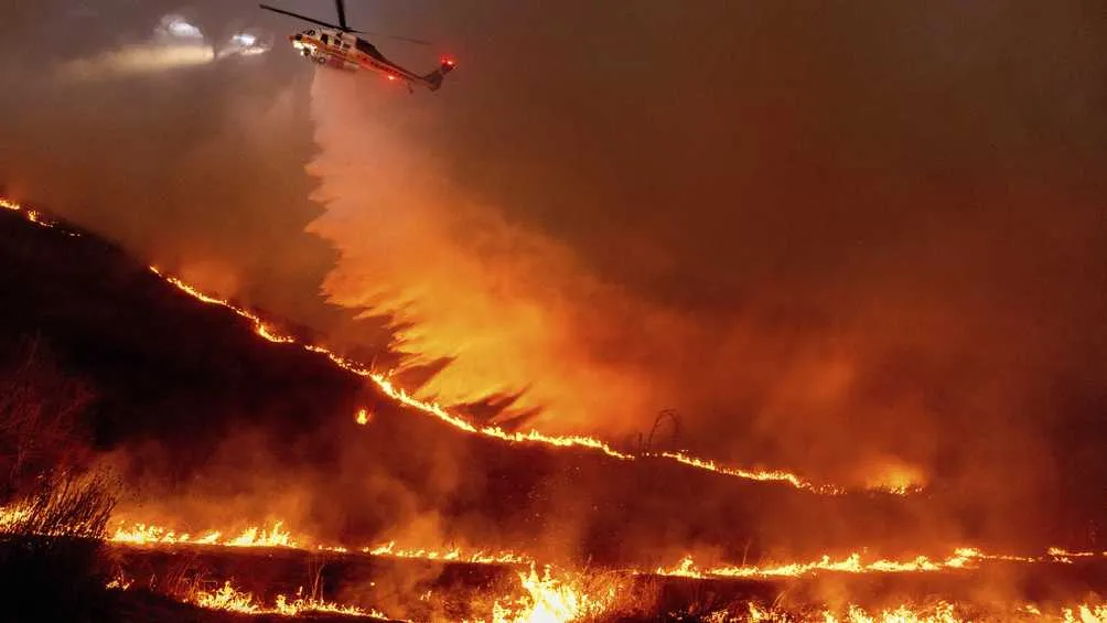 Ya van más de 25 personas muertas por estos incendios/AP