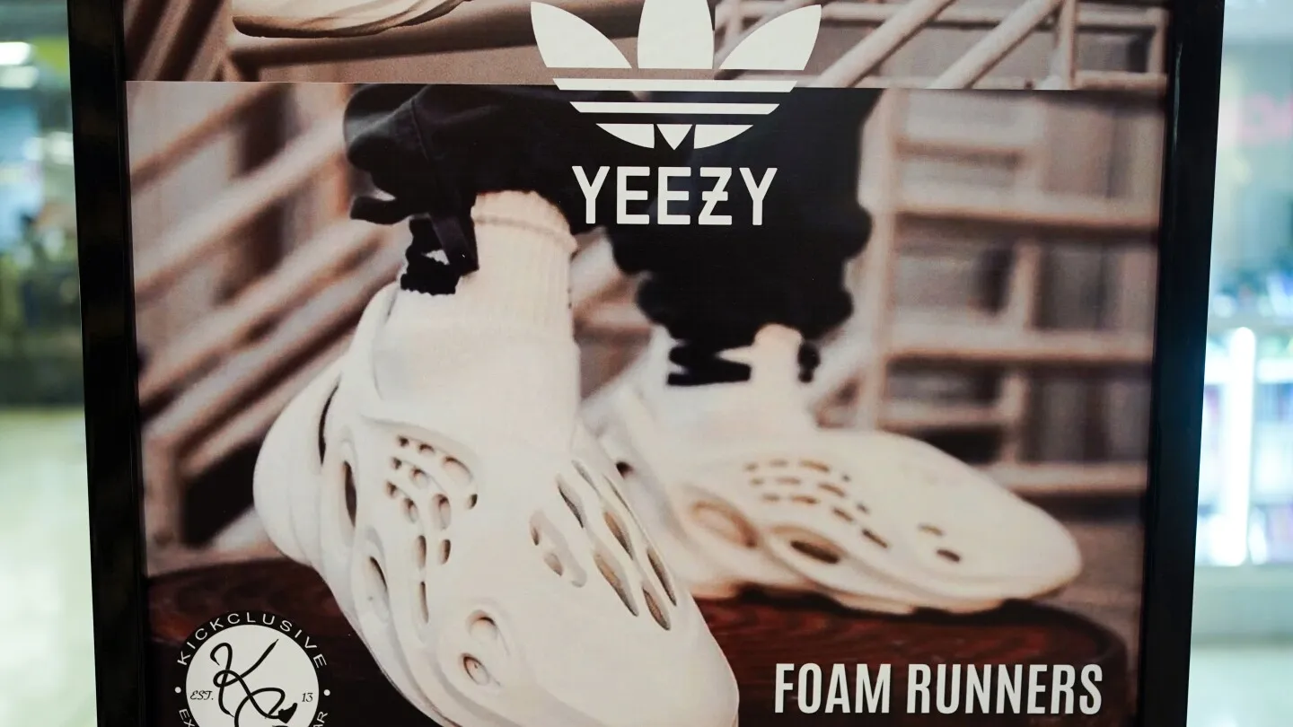 Yeezy, colaboración de Kanye West y Adidas / AP