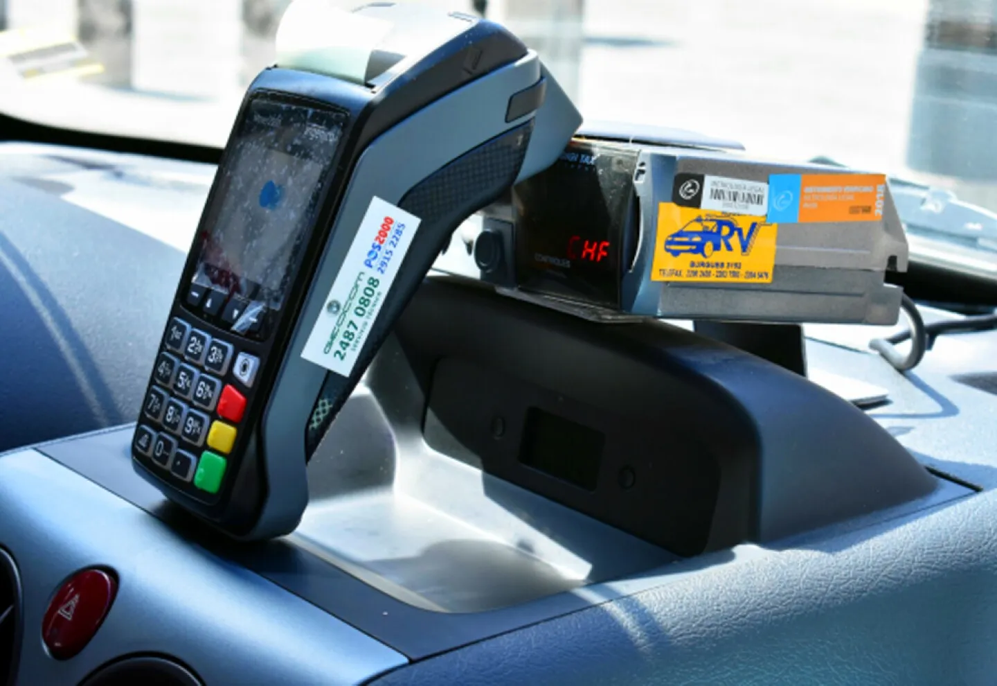 Delincuentes se hacen pasar por taxistas para estafar / Redes Sociales