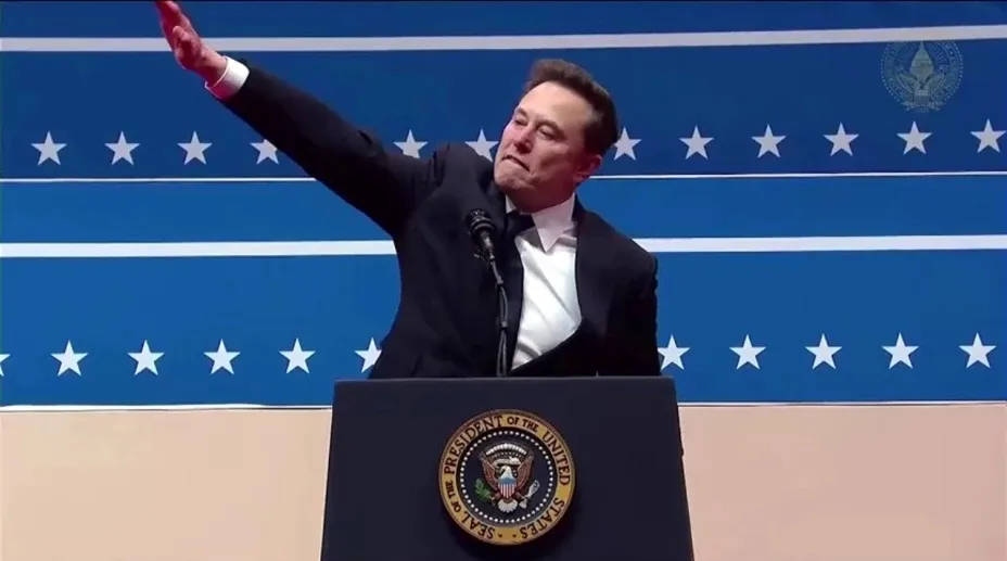 Momento en el que Elon Musk hace presuntamente saludo Nazi