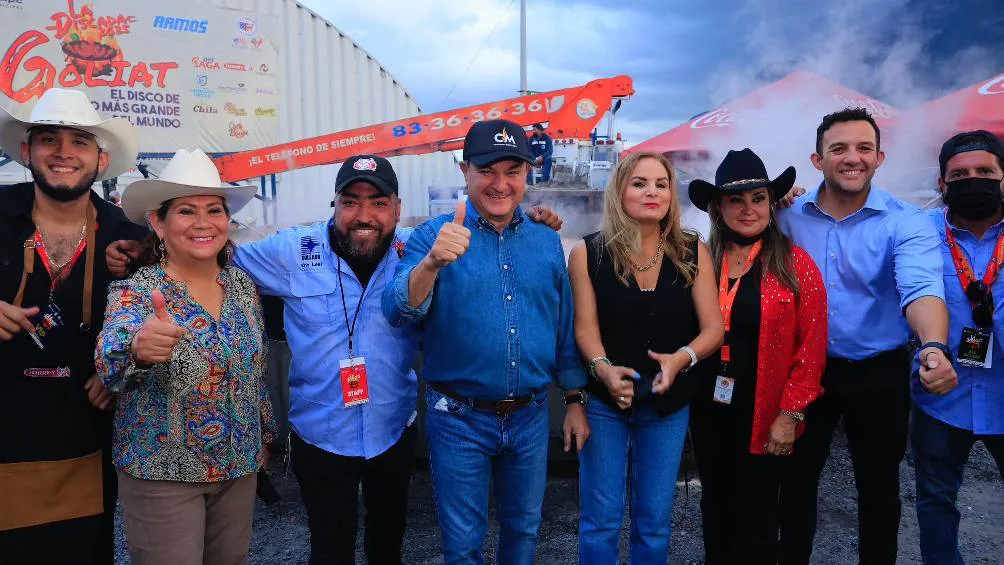 En el lugar se dieron cita autoridades y representantes del Récord Guinness/X: @HectorGarciaNL