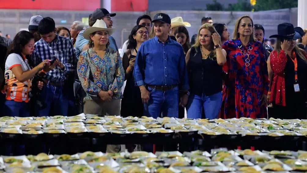 Con la discada se prepararon 13 mil tacos, que fue una nueva marca mundial/X: @HectorGarciaNL