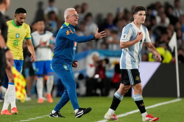 Dorival Junior en el partido Argentina vs Brasil