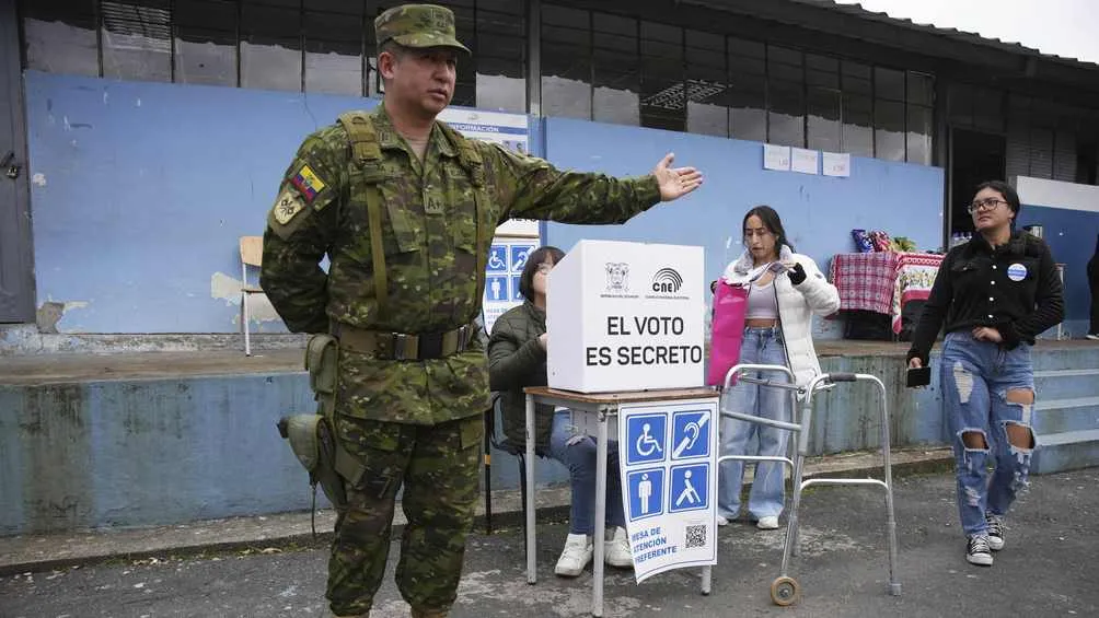 El Ejército vigiló las elecciones para evitar algún intento de fraude/AP