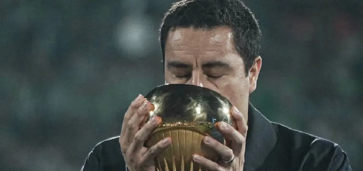 Efraín Juárez en celebración del título