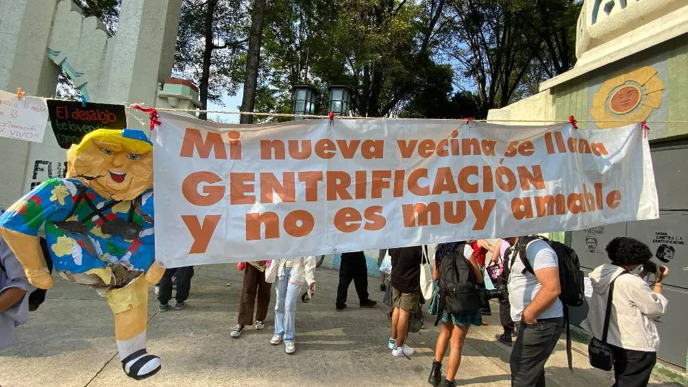 El viernes pasado cientos de personas protestaron contra le gentrificación en CDMX/X: @El_Chamuco