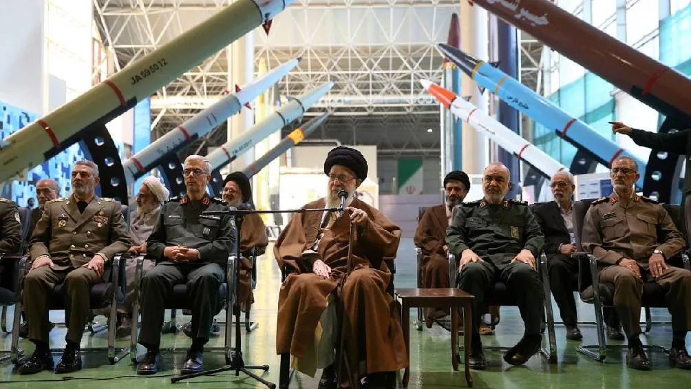 Líder supremo de Irán Alí Jamenei tendrá la última palabra sobre el cierre/X